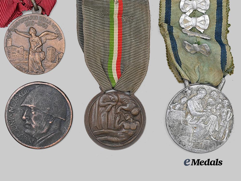 italy,_kingdom._a_lot_of_four_awards&_medals_e_medals__m0717-24_3