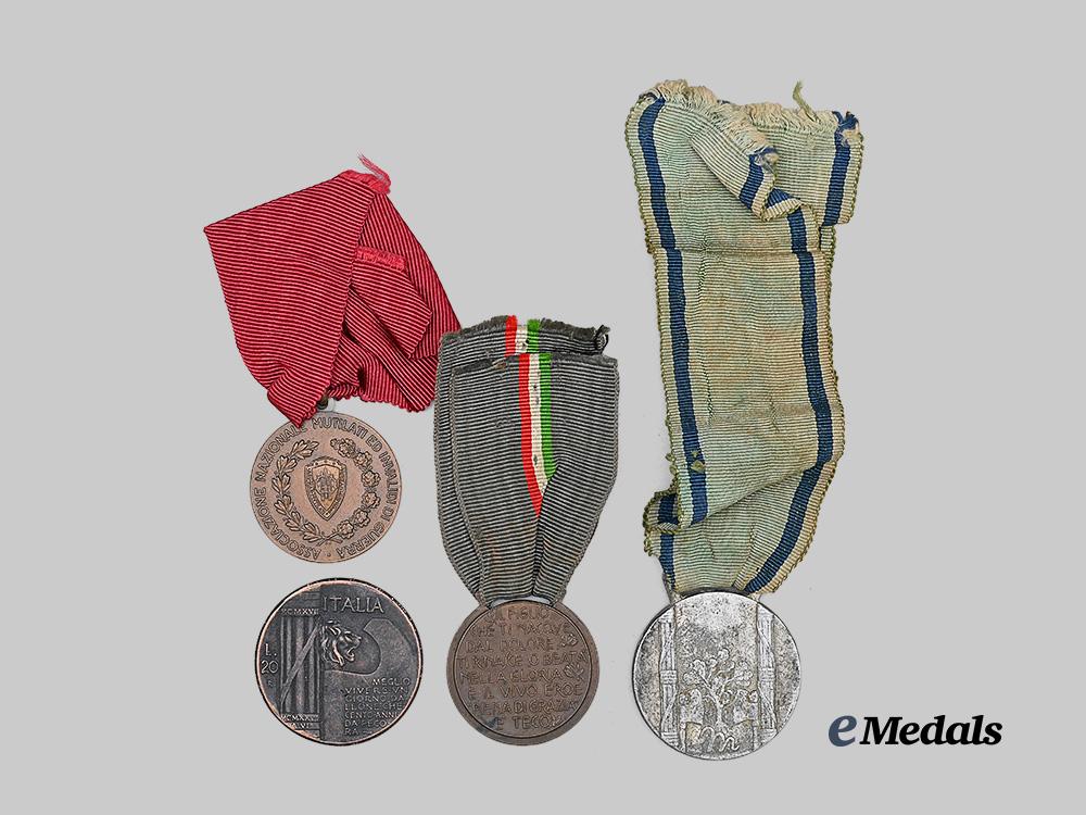 italy,_kingdom._a_lot_of_four_awards&_medals_e_medals__m0717-24_4