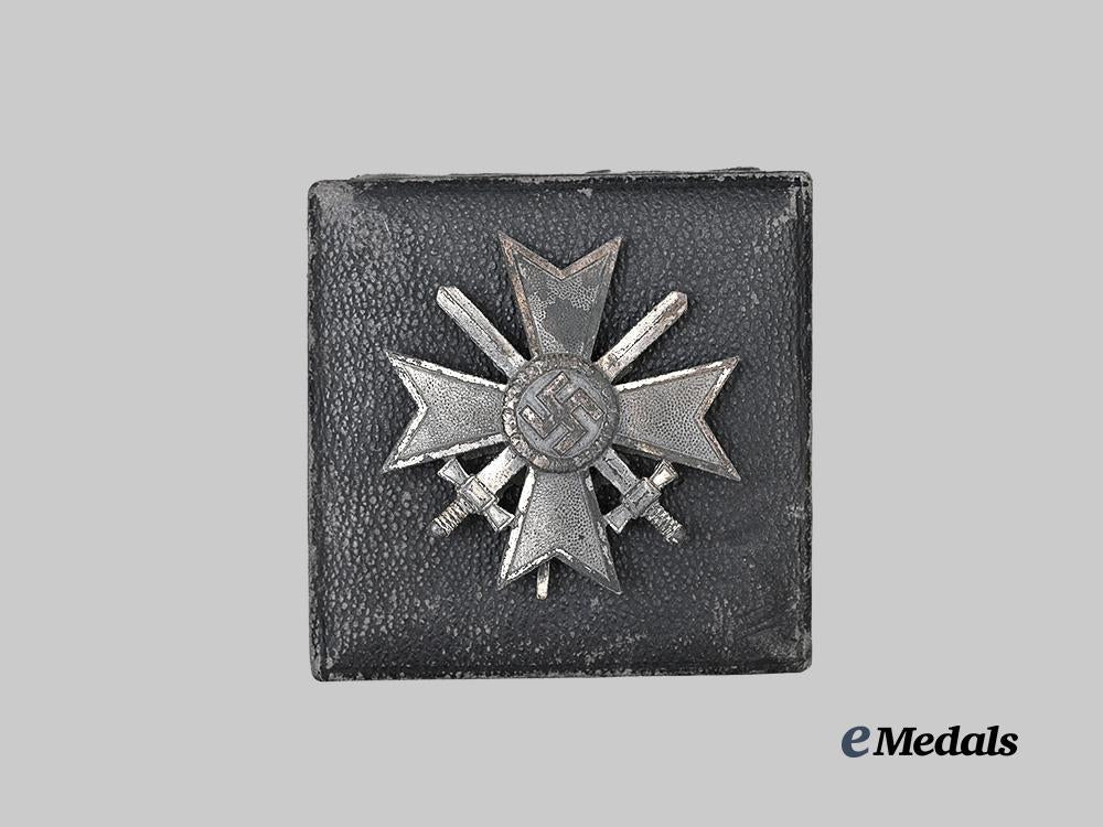 germany,_wehrmacht._a_war_merit_cross_i_class_with_swords_and_case,_by_wilhelm_deumer_e_medals__m0717-2_4