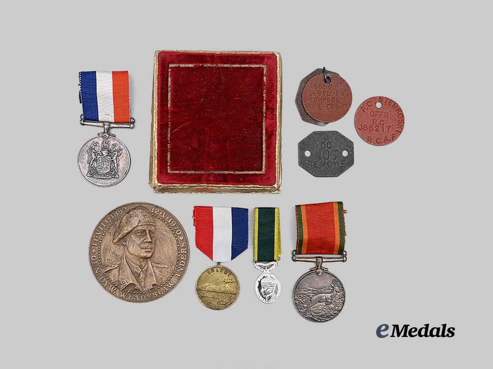 united_kingdom._a_lot_of_medals&_identity_discs_e_medals__m0717-37_2