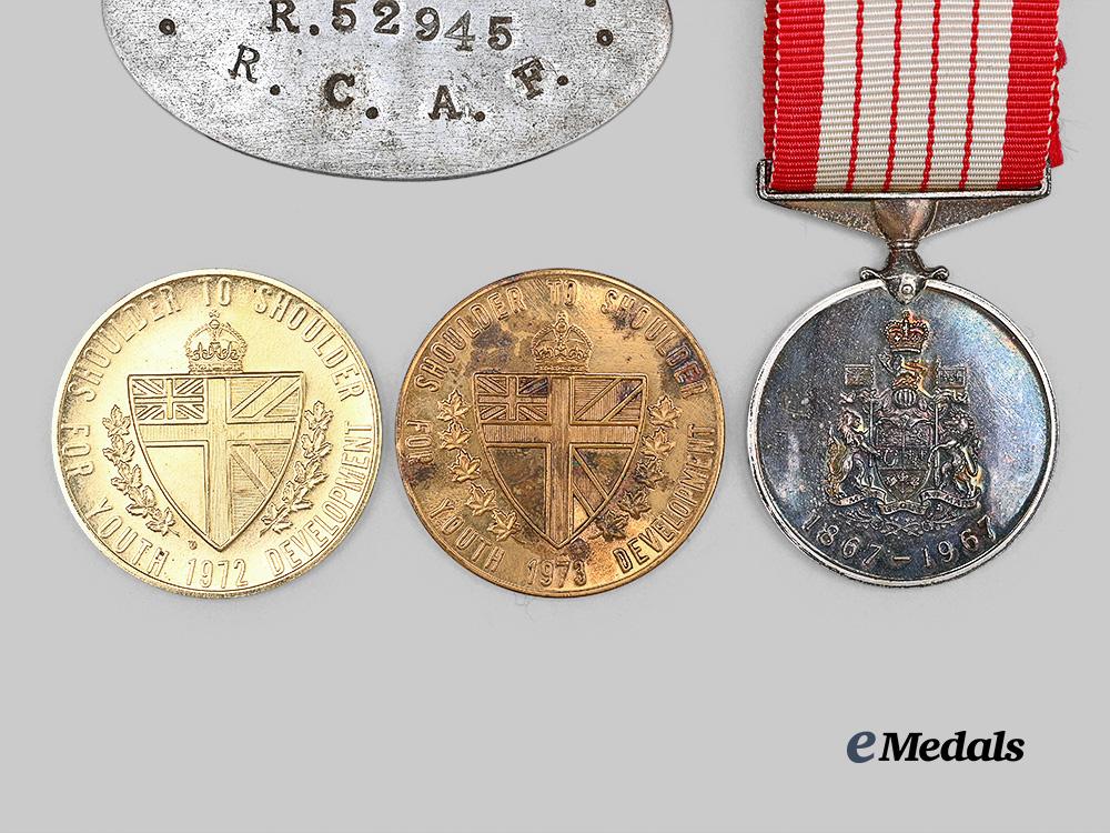 canada,_commonwealth._a_lot_of_awards&_an_r_c_a_f_i_d_e_medals__m0717-39_6