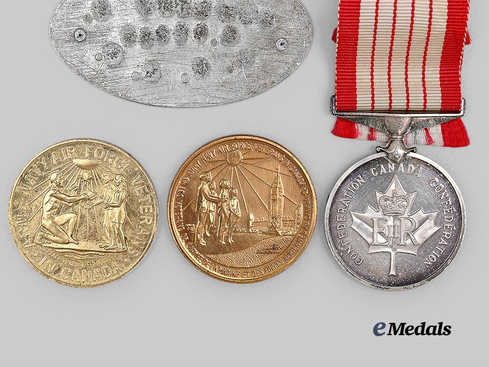 canada,_commonwealth._a_lot_of_awards&_an_r_c_a_f_i_d_e_medals__m0717-39_8