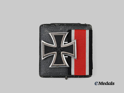 germany,_wehrmacht._a1939_iron_cross_i_class,_b-_core_variant_with_case,_by_klein&_quenzer_e_medals__m0717-5_4