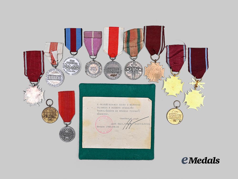 poland,_republic._a_lot_of_medals,_decorations&_insignia_e_medals__m0717-63_3