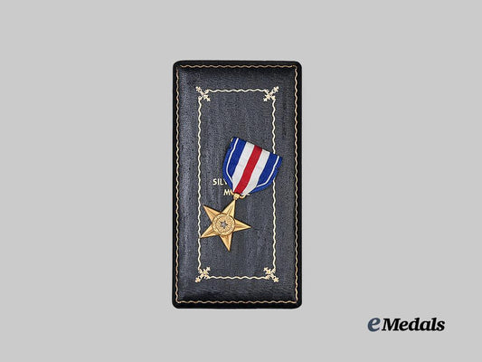 united_states._a_second_war_silver_star_with_case,_named_e_medals__m0717-70_4