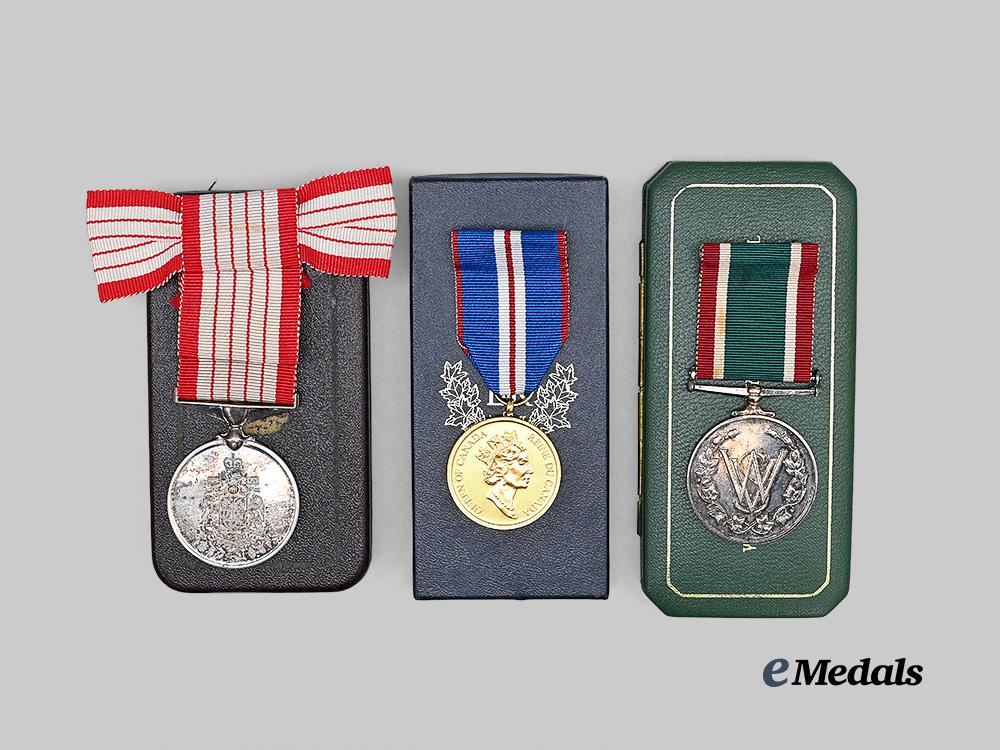 canada,_commonwealth._three_commemorative_medals_e_medals__m0717-75_4