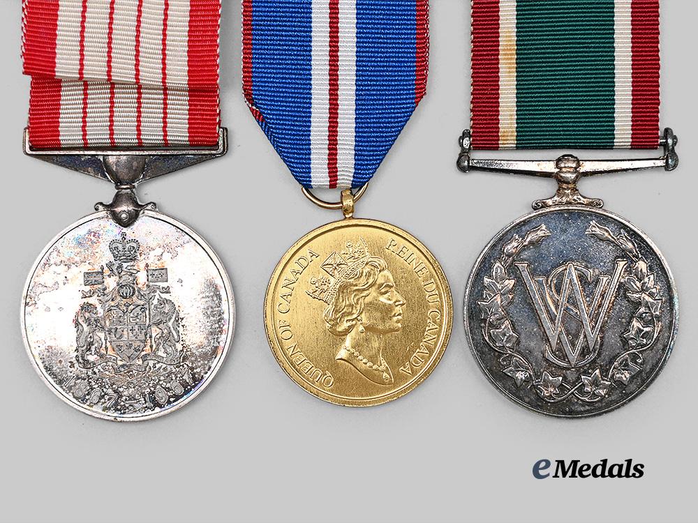 canada,_commonwealth._three_commemorative_medals_e_medals__m0717-75_7