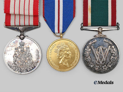 canada,_commonwealth._three_commemorative_medals_e_medals__m0717-75_7