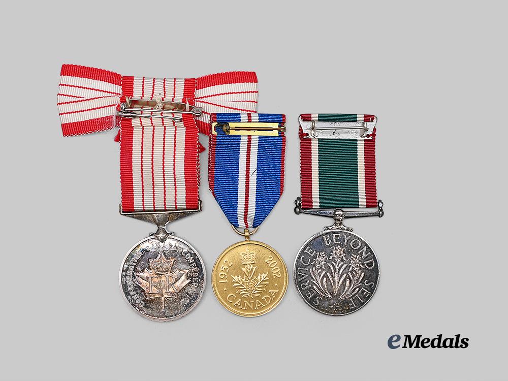 canada,_commonwealth._three_commemorative_medals_e_medals__m0717-75_8