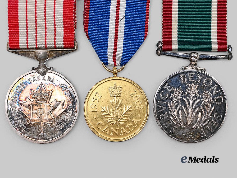 canada,_commonwealth._three_commemorative_medals_e_medals__m0717-75_9