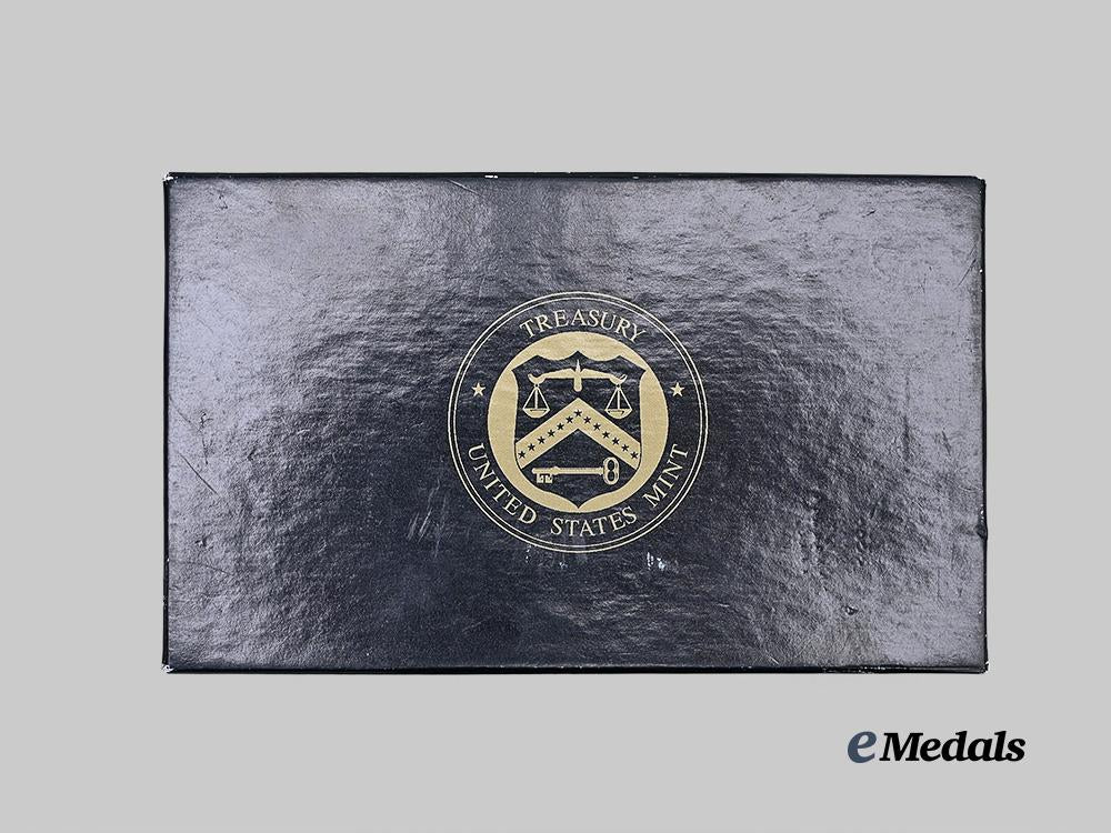 united_states._a_first_special_service_force_table_medal_e_medals__m0717-81_2