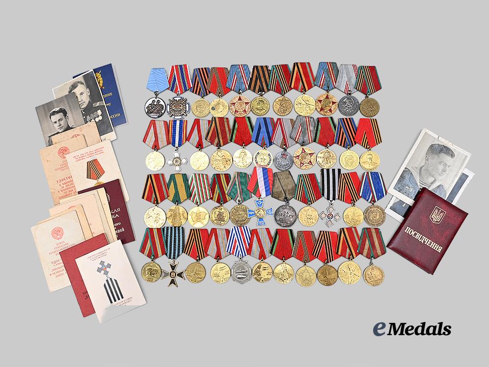 international._a_large_lot_of_eastern_european_medals_and_medal_booklets_e_medals__m0717-82_2