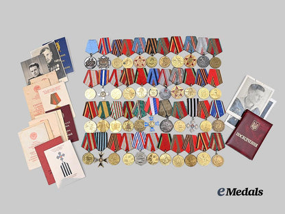 international._a_large_lot_of_eastern_european_medals_and_medal_booklets_e_medals__m0717-82_2