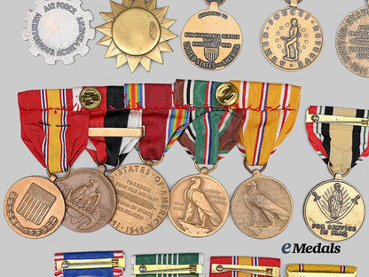 united_states._a_lot_of_service_medals&_awards_e_medals__m0717-85_10