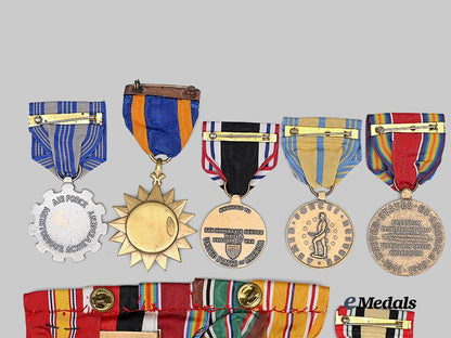 united_states._a_lot_of_service_medals&_awards_e_medals__m0717-85_11