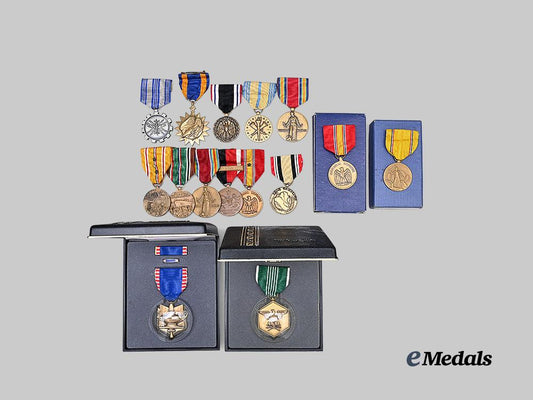 united_states._a_lot_of_service_medals&_awards_e_medals__m0717-85_3