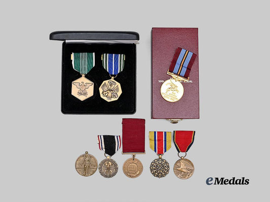 united_states._a_lot_of_medals&_awards_e_medals__m0717-87_4