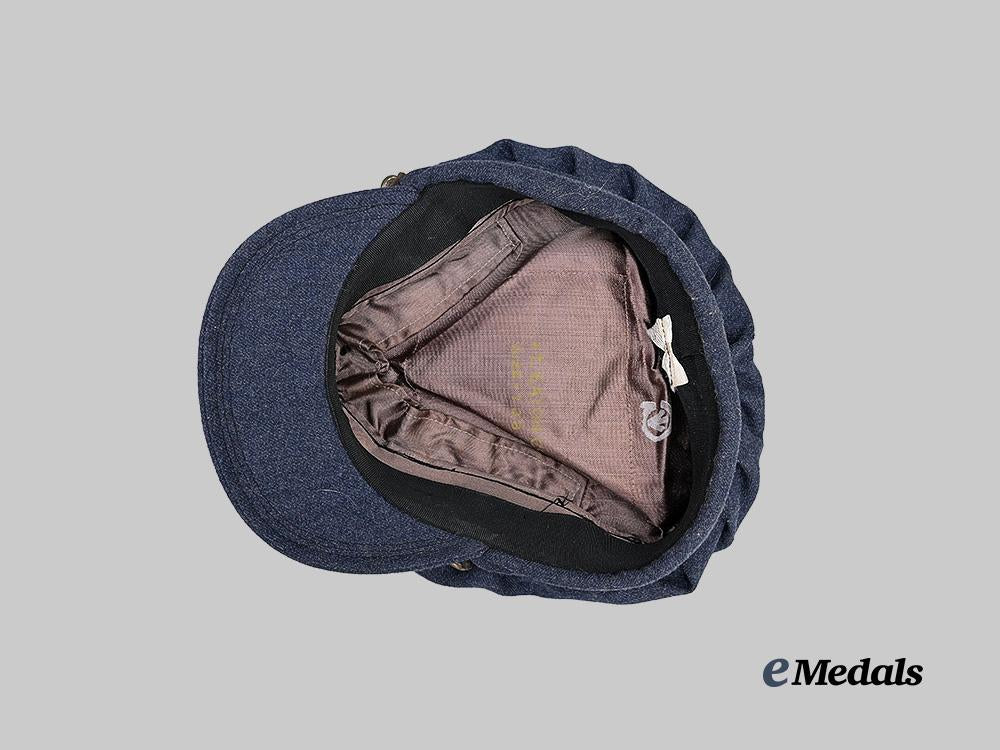 canada,_commonwealth._a_lot_of_headgear_e_medals__m0717-9_29