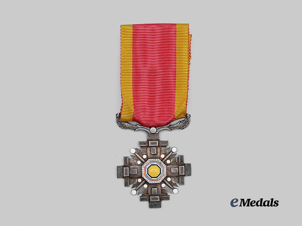 china,_manchukuo_japan_occupation._an_order_of_the_pillar_of_the_states,_v_i_i_i_class_e_medals__w8203_2