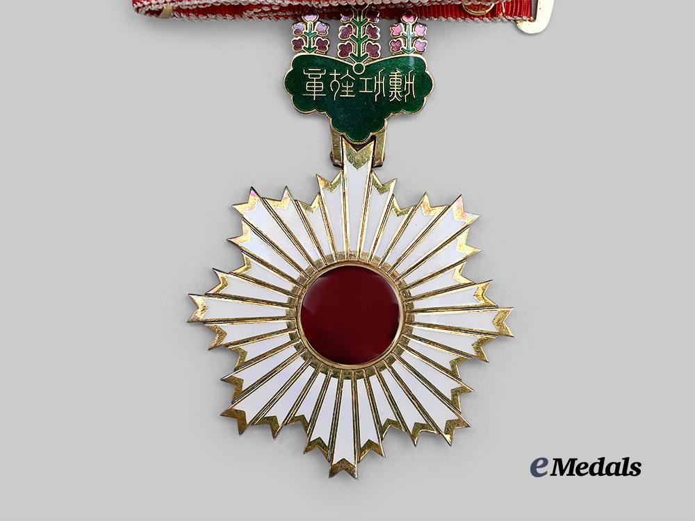 japan,_imperial._a_mint_order_of_the_rising_sun,_i_i_class_set,_in_case_e_medals__w8371_11