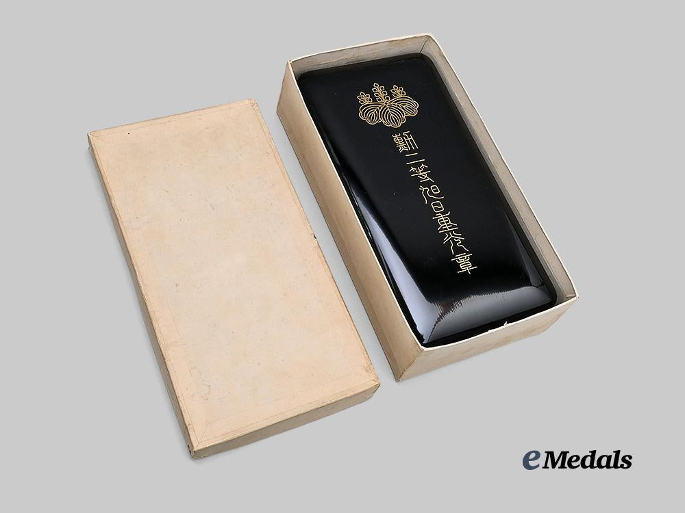 japan,_imperial._a_mint_order_of_the_rising_sun,_i_i_class_set,_in_case_e_medals__w8371_3