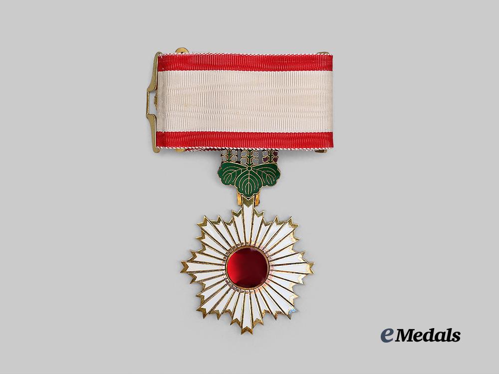 japan,_imperial._a_mint_order_of_the_rising_sun,_i_i_class_set,_in_case_e_medals__w8371_8