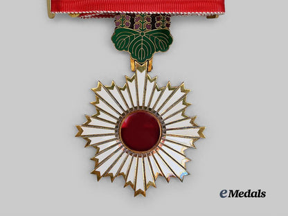 japan,_imperial._a_mint_order_of_the_rising_sun,_i_i_class_set,_in_case_e_medals__w8371_9