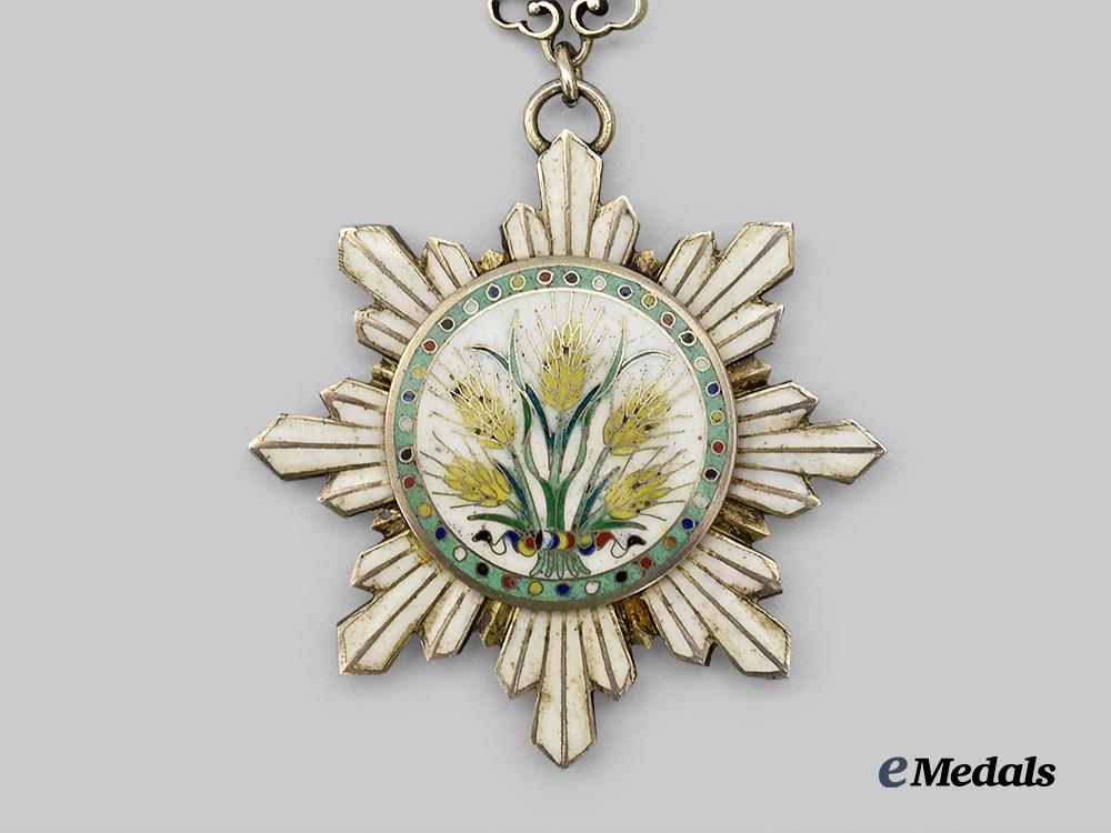 china,_republic._an_order_of_the_golden_grain,_i_i_i_class_in_case_e_medals__w8397_4