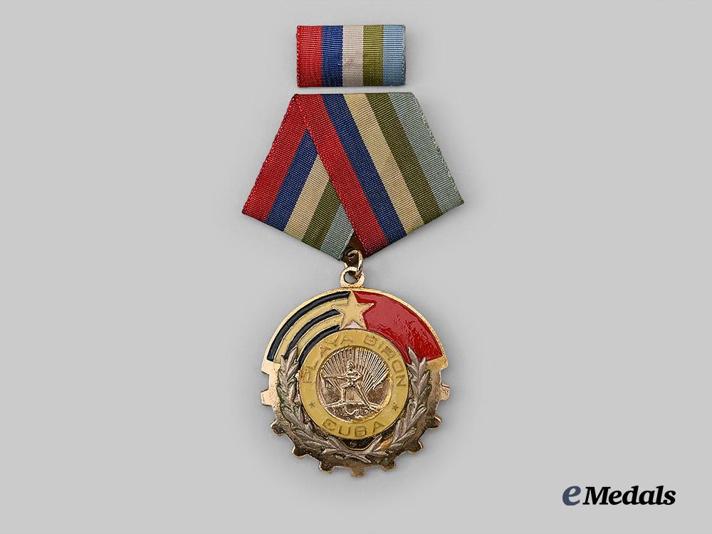 cuba,_republic._an_order_of_playa_girón,1979_version_e_medals__w8403_1