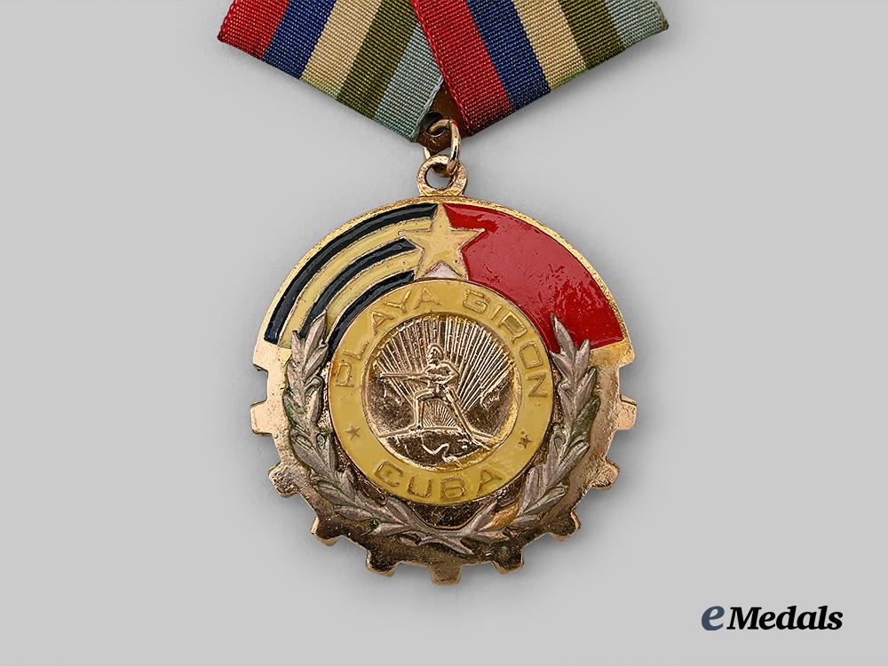 cuba,_republic._an_order_of_playa_girón,1979_version_e_medals__w8403_3