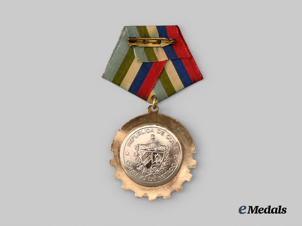 cuba,_republic._an_order_of_playa_girón,1979_version_e_medals__w8403_4