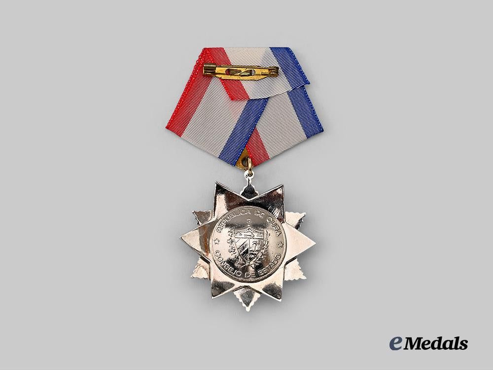 cuba,_republic._an_order_of_frank_pais,_i_i_class_e_medals__w8407_4