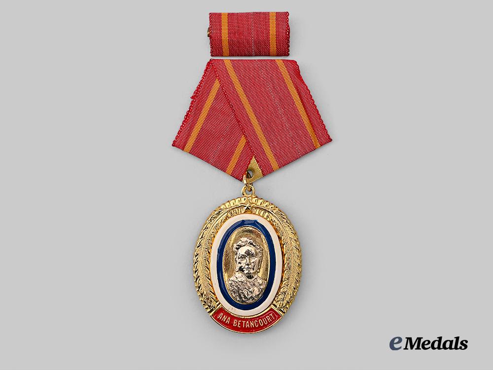 cuba,_republic._an_order_ana_betancourt_e_medals__w8409_1