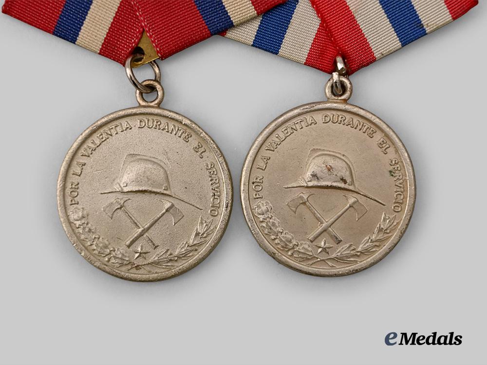 cuba,_republic._a_pair_of_medals_for_bravery_during_firefighting_service,_first_and_second_class_e_medals__w8418_3