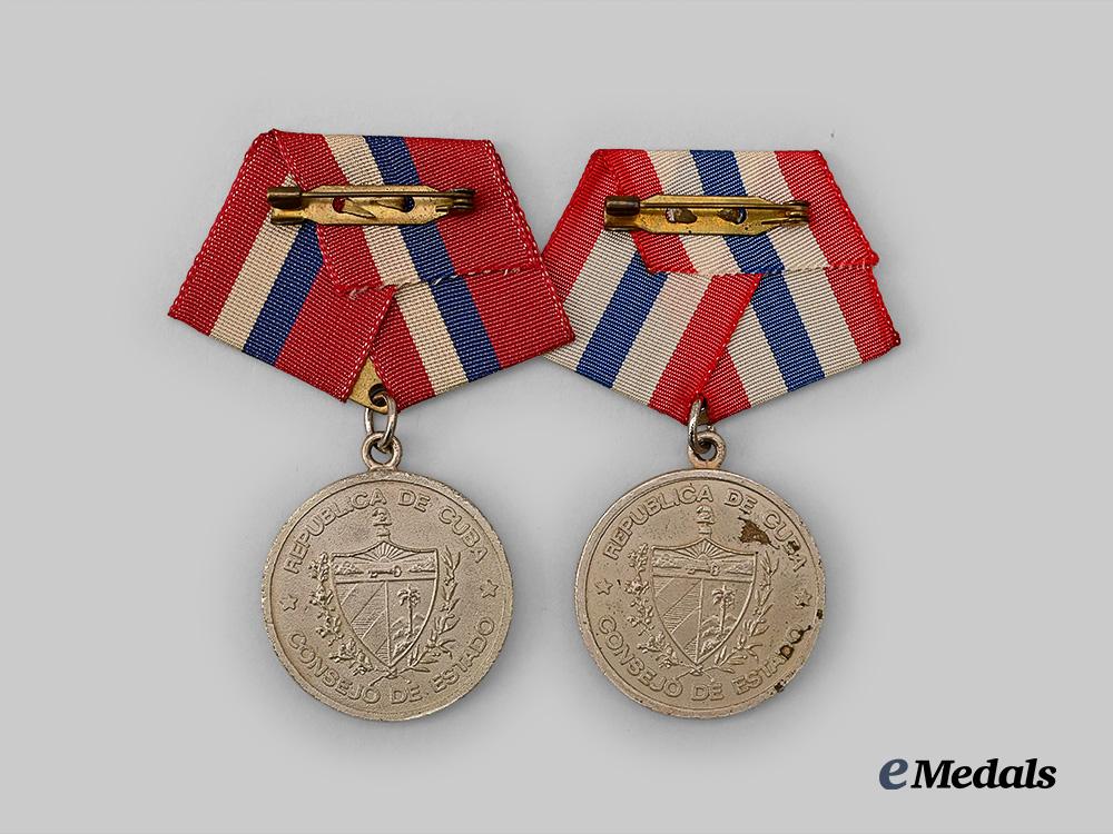 cuba,_republic._a_pair_of_medals_for_bravery_during_firefighting_service,_first_and_second_class_e_medals__w8418_4