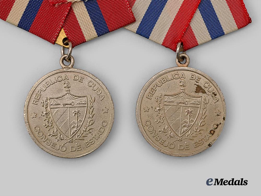 cuba,_republic._a_pair_of_medals_for_bravery_during_firefighting_service,_first_and_second_class_e_medals__w8418_5