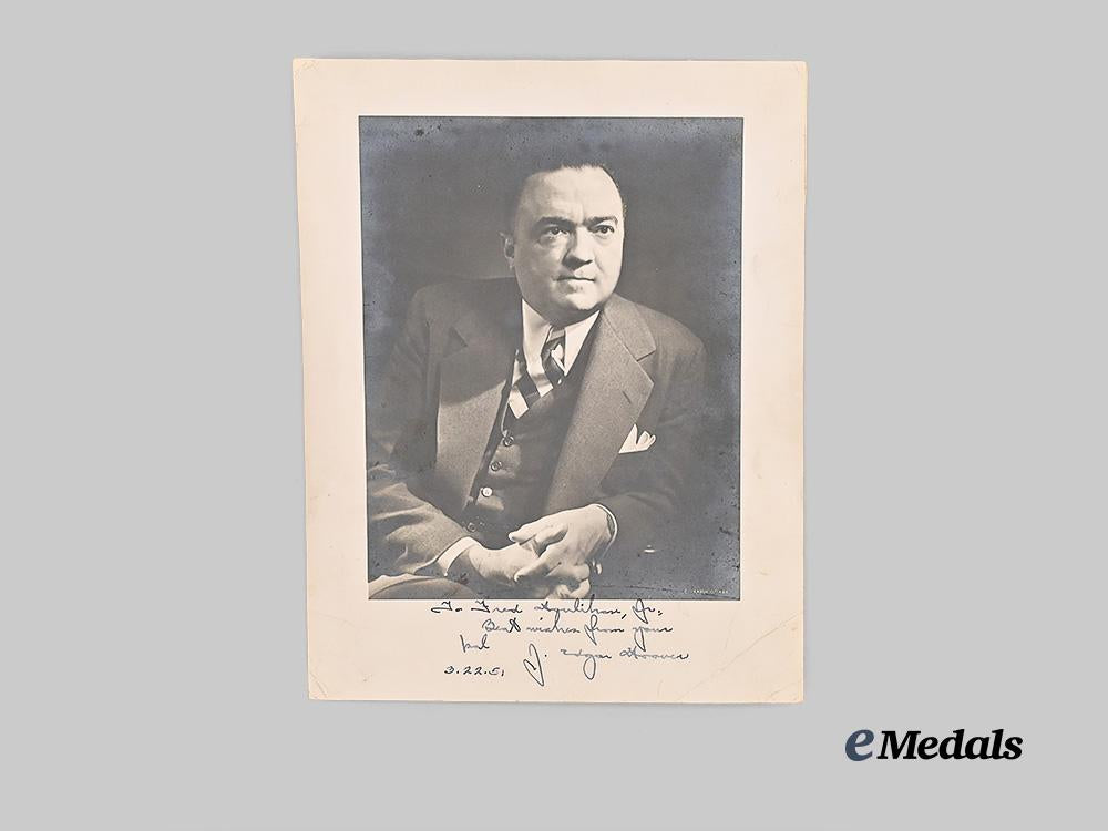 united_states._a_signed_portrait_of_j._edgar_hoover,1951_e_medals__w8429_2