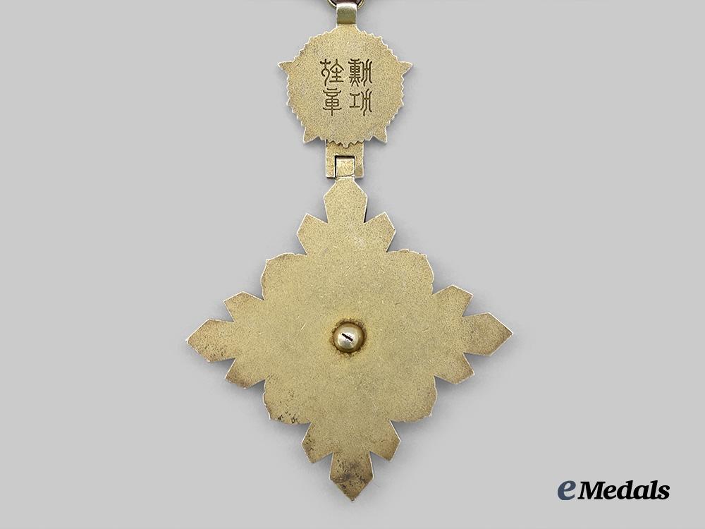japan,_manchukuo._an_order_of_the_auspicious_clouds,_i_i_i_class_e_medals__w8432_2