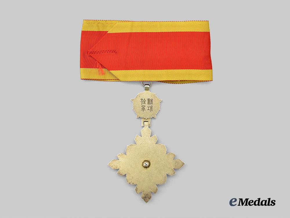 japan,_manchukuo._an_order_of_the_auspicious_clouds,_i_i_i_class_e_medals__w8432_4