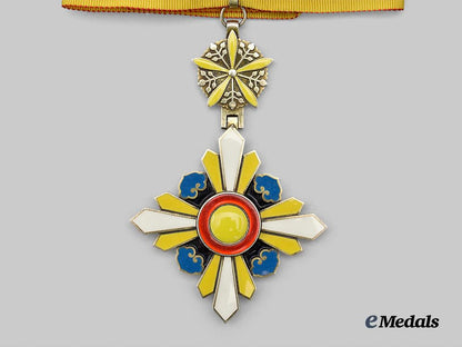 japan,_manchukuo._an_order_of_the_auspicious_clouds,_i_i_i_class_e_medals__w8432_5