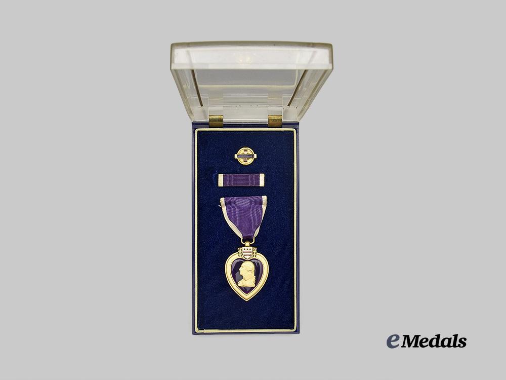 united_states._a_purple_heart_in_case_e_medals__w8462_3