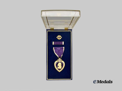 united_states._a_purple_heart_in_case_e_medals__w8462_3