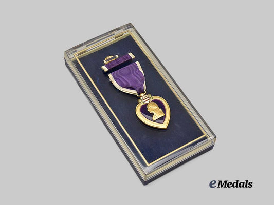 united_states._a_purple_heart_in_case_e_medals__w8462_4
