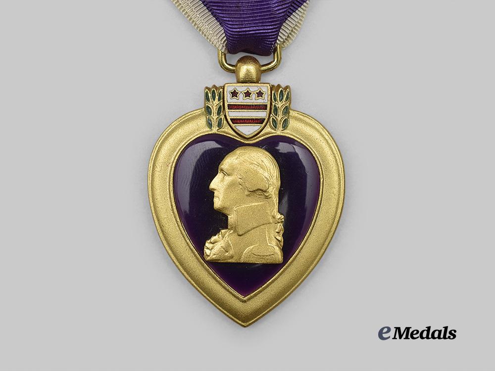 united_states._a_purple_heart_in_case_e_medals__w8462_6