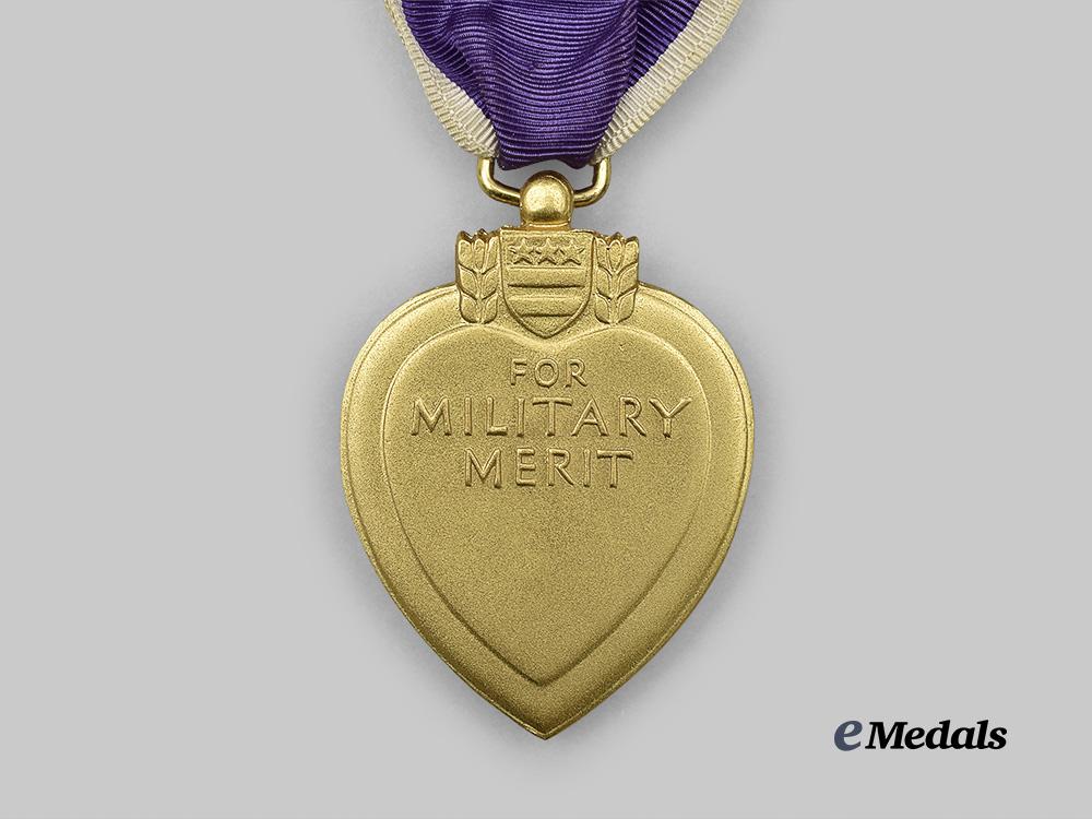 united_states._a_purple_heart_in_case_e_medals__w8462_8