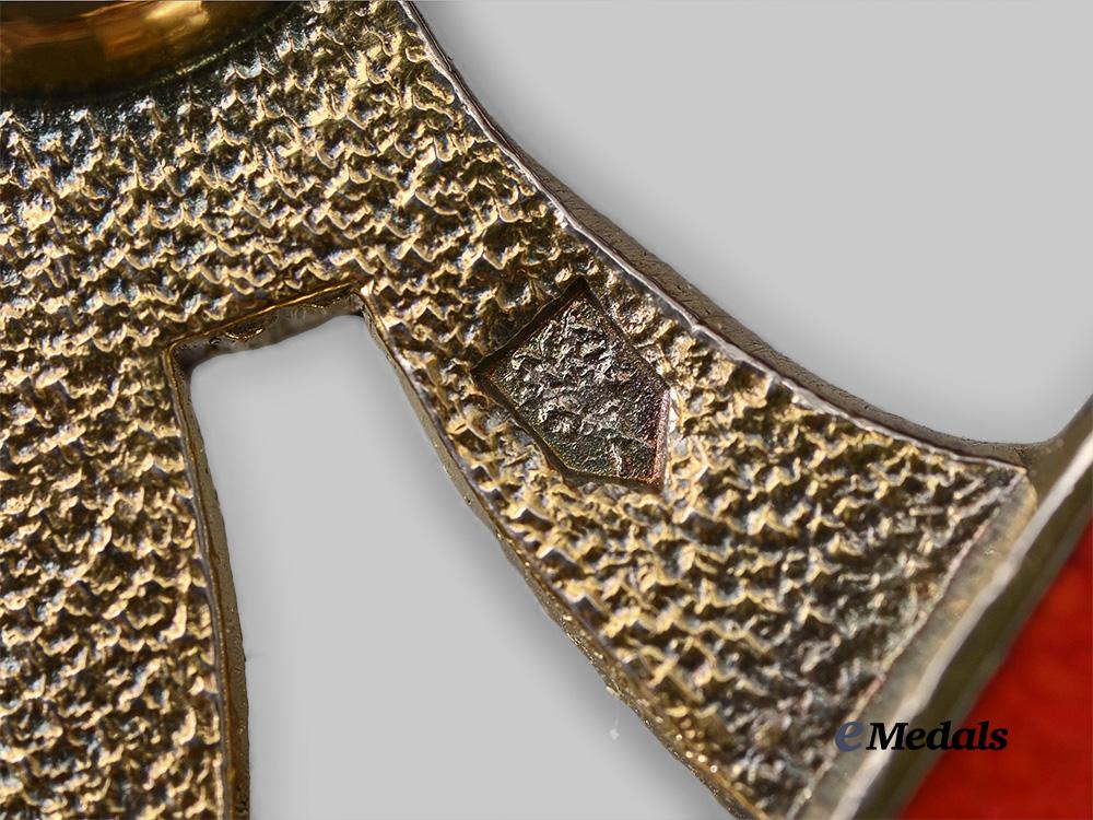 ivory_coast,_republic._a_national_order_of_the_republic,_grand_officer_by_chobillon,_with_case_e_medals__w8465_11