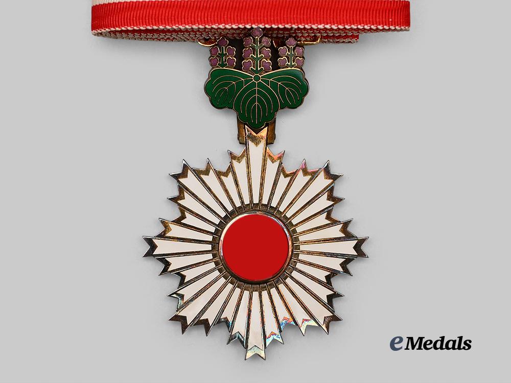 japan,_empire._an_order_of_the_rising_sun,_i_i_i_class_in_case_e_medals__w8478_7