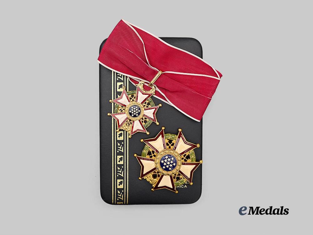 united_states._a_legion_of_merit_chief_commander_and_commander_e_medals__w8479_4