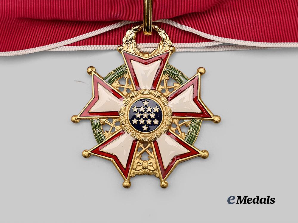 united_states._a_legion_of_merit_chief_commander_and_commander_e_medals__w8479_7