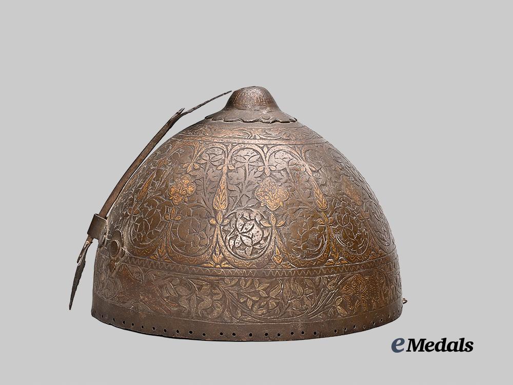 india,_persia._an18th_century_top(_kulah_khuds)_helmet_e_medals__w8481_3